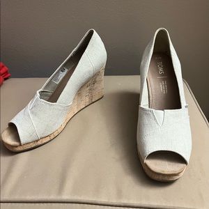 Tom’s Size 7.5W Khaki Cork Wedges